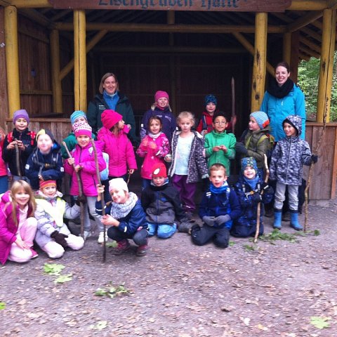 Klasse 1a im Eisengrubenwald