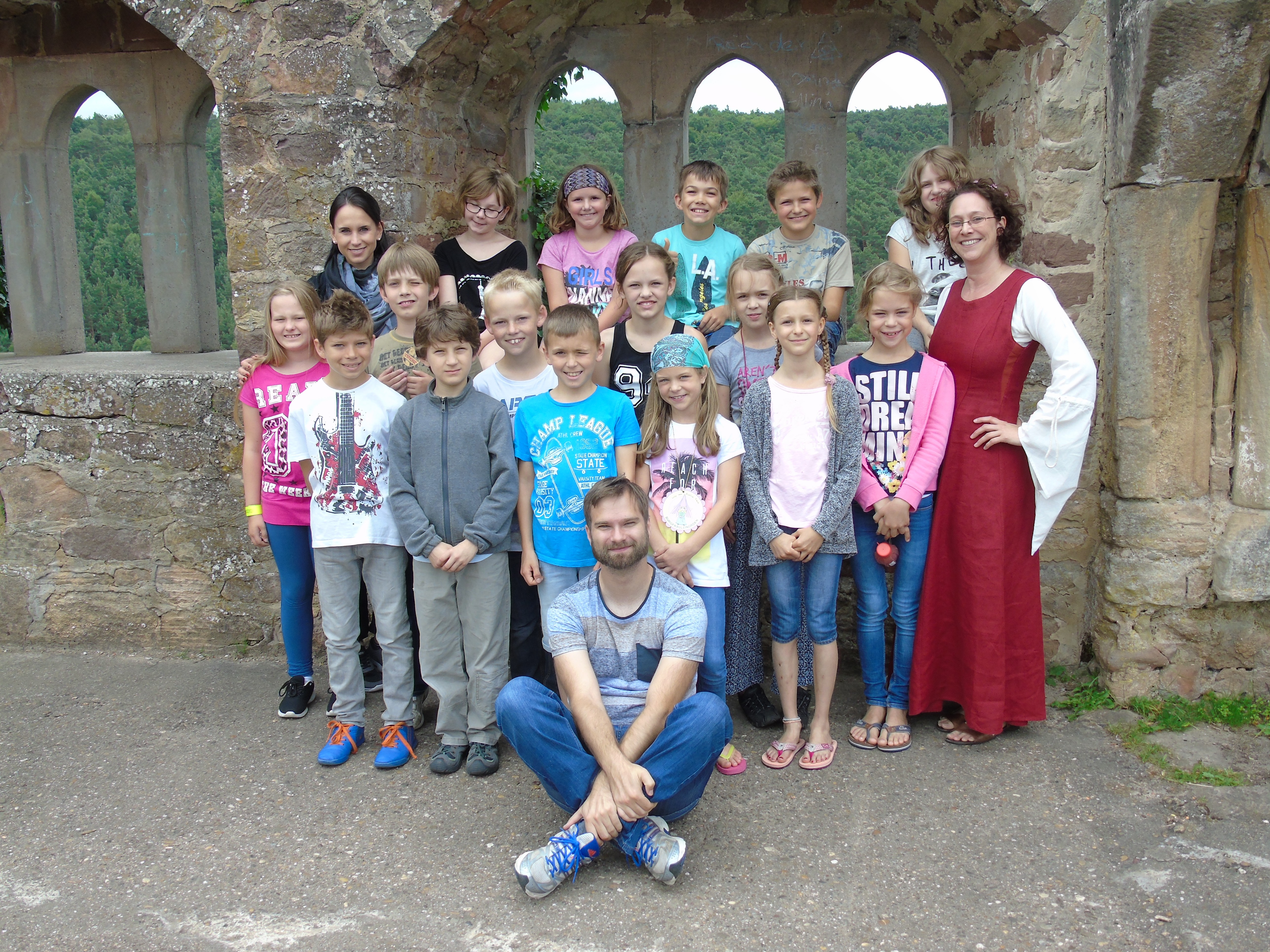 Klasse 4b auf der Burg Altleiningen