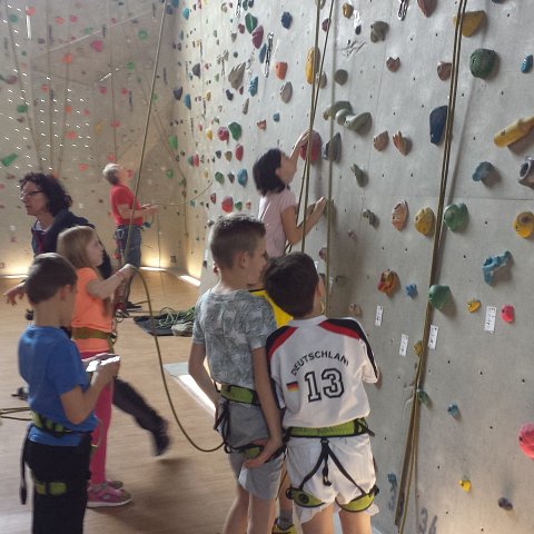 Klasse 5c in der Kletterhalle in Karlsruhe