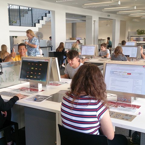 Die Schüler bei der “Job-Suche”