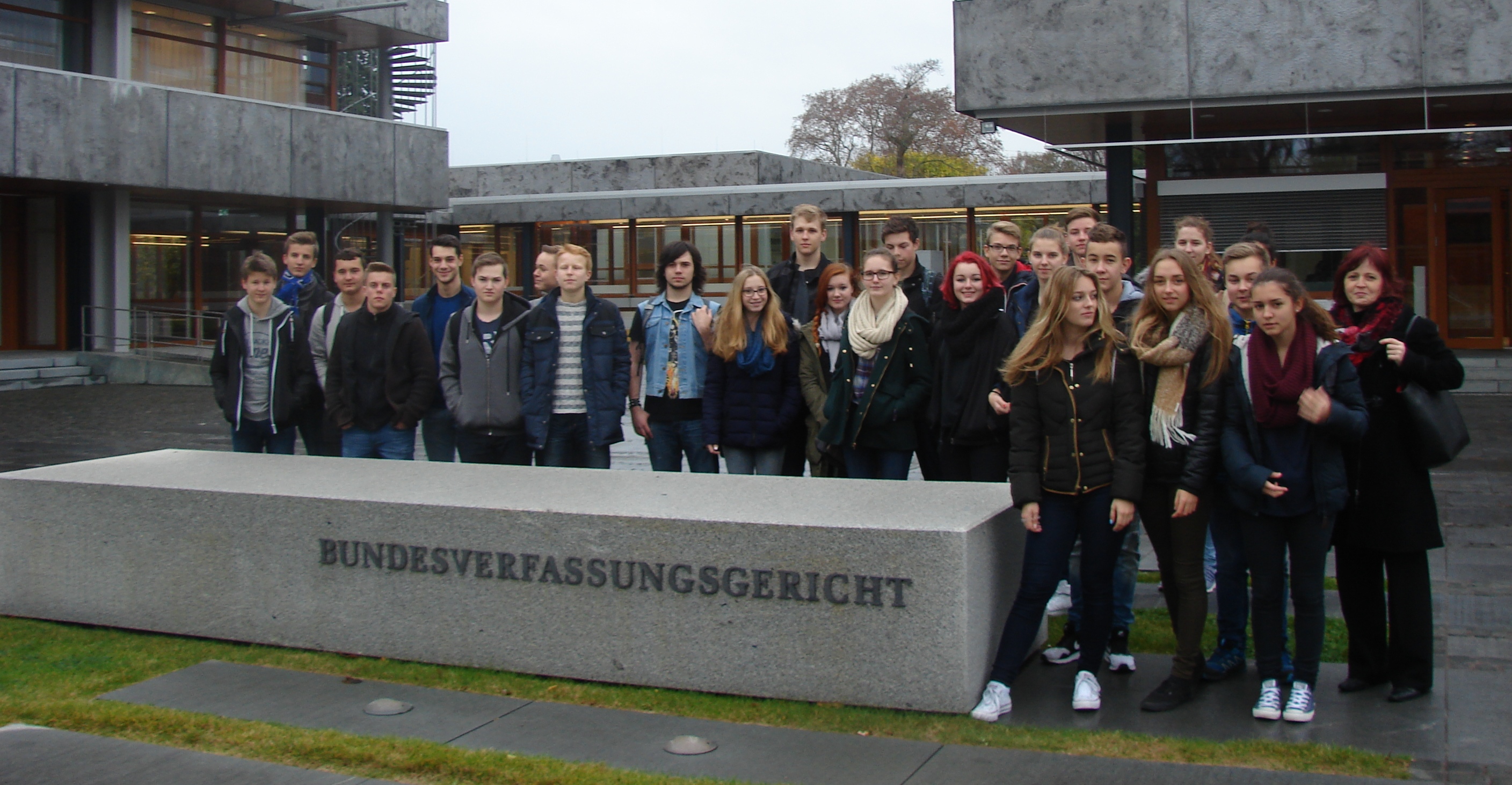 Alfred-Delp-Realschüler (Kl. 10b) beim Bundesverfassungsgericht in Karlsruhe